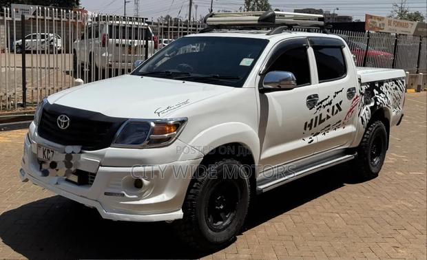 Toyota Hilux 2012 White