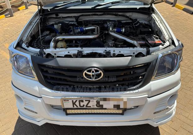 Toyota Hilux 2012 White