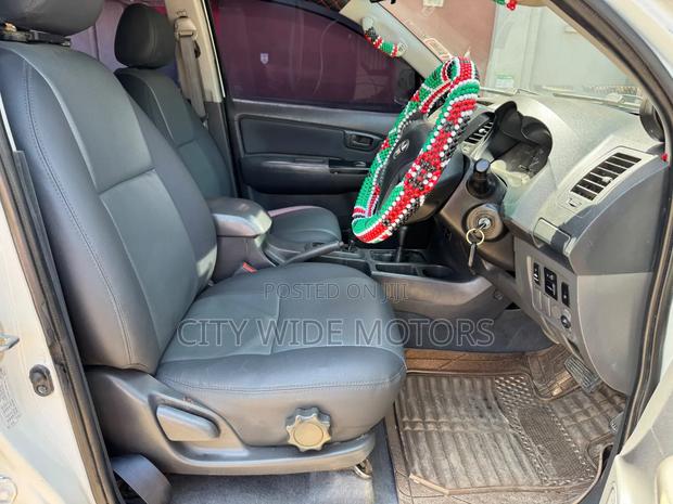Toyota Hilux 2012 White