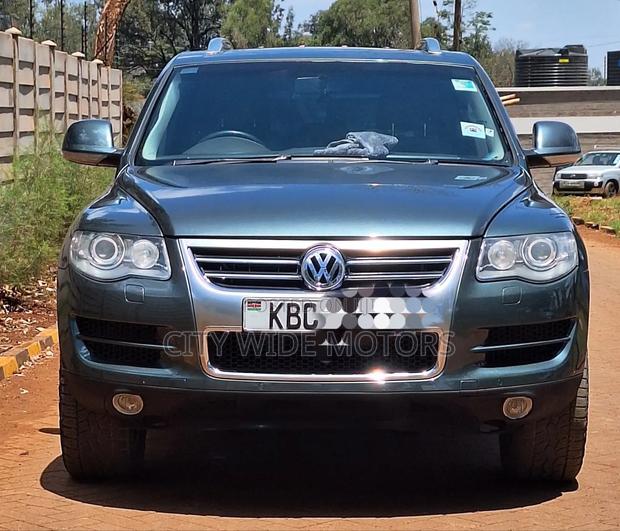 Volkswagen Touareg V6 TDI 2010 Gray
