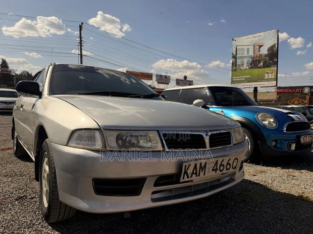 Mitsubishi Lancer Cedia 2000 Silver
