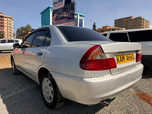 Mitsubishi Lancer Cedia 2000 Silver