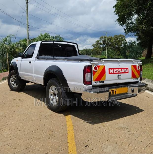 Nissan Hardbody 2013 White
