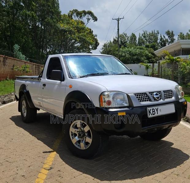 Nissan Hardbody 2013 White