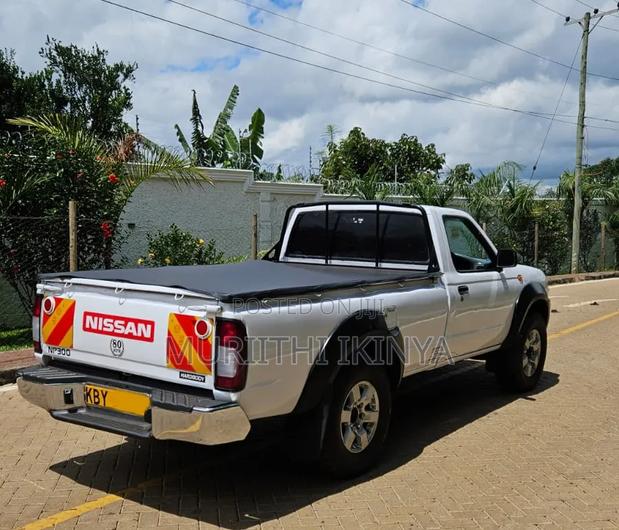 Nissan Hardbody 2013 White