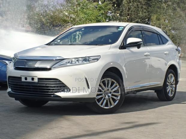 Toyota Harrier 2.0 2019 White