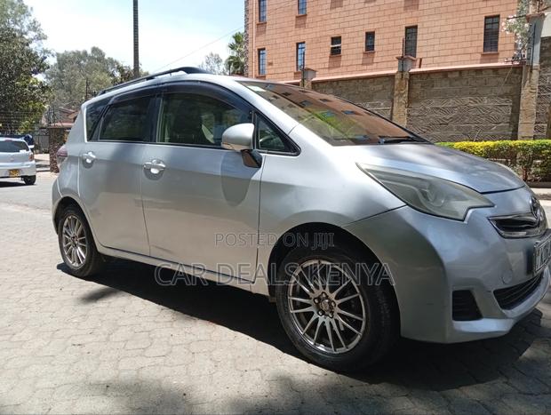 Toyota Ractis 1.3 FWD 2014 Silver