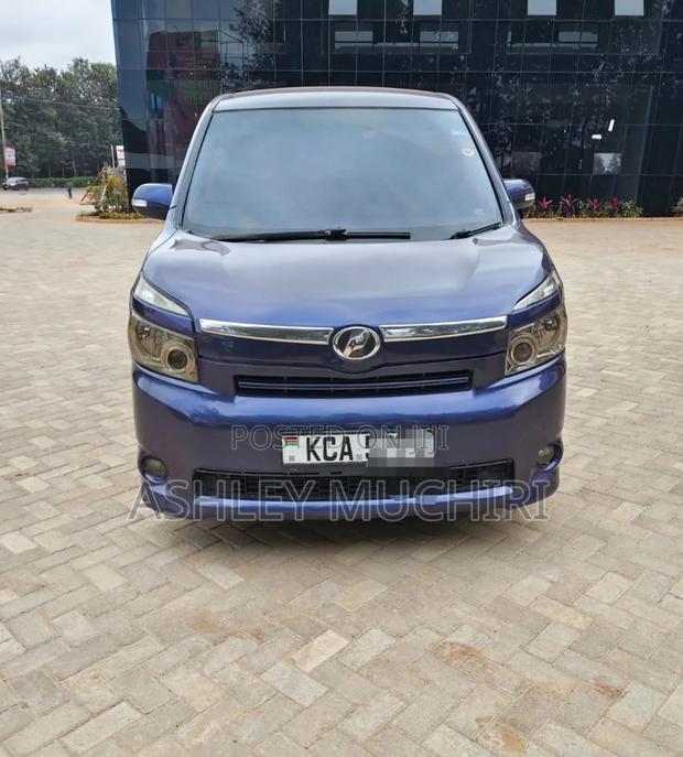 Toyota Voxy 2007 Blue