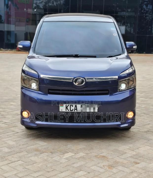 Toyota Voxy 2007 Blue