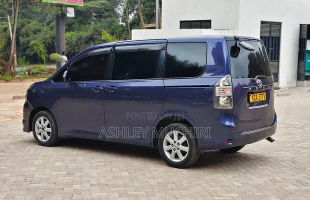 Toyota Voxy 2007 Blue