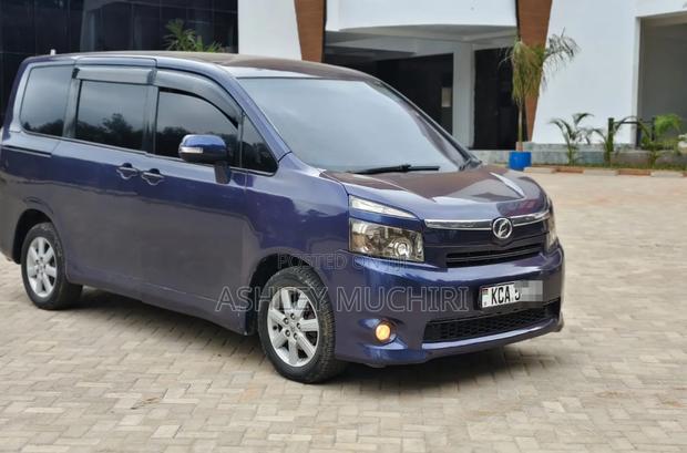 Toyota Voxy 2007 Blue
