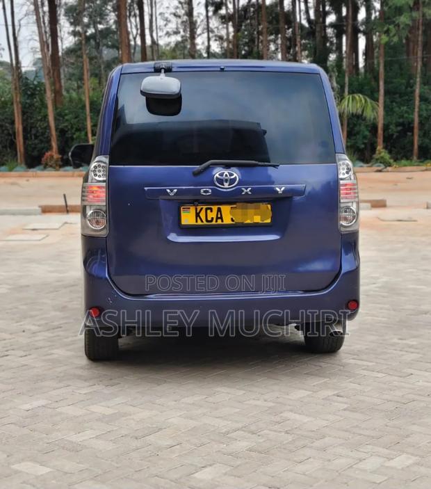 Toyota Voxy 2007 Blue