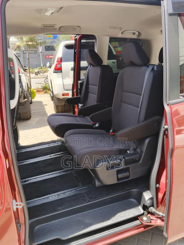 Nissan Serena 2019 Red