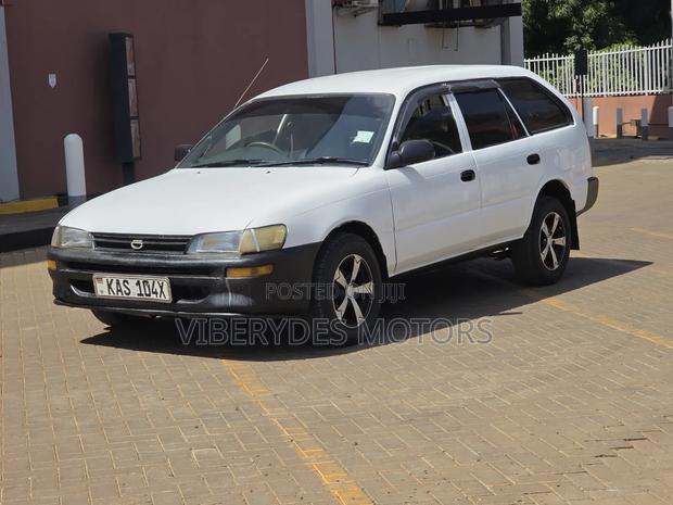 Toyota Corolla 2000 White
