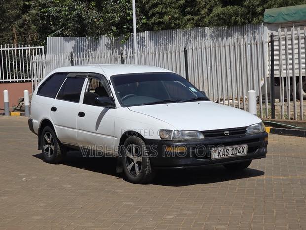 Toyota Corolla 2000 White