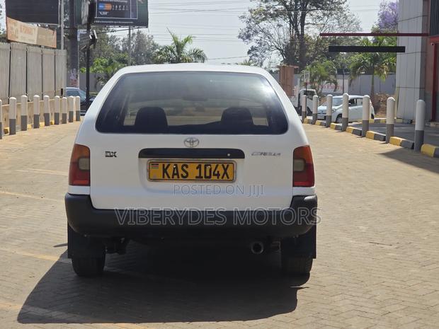 Toyota Corolla 2000 White