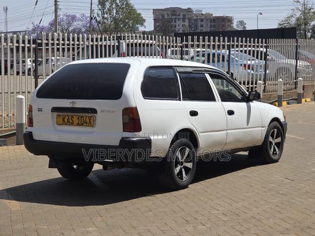 Toyota Corolla 2000 White