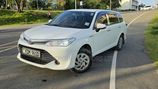 Toyota Corolla Fielder 1.5 Hybrid FWD 2016 White