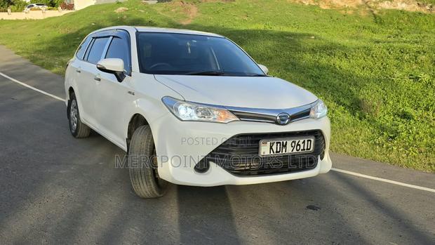 Toyota Corolla Fielder 1.5 Hybrid FWD 2016 White