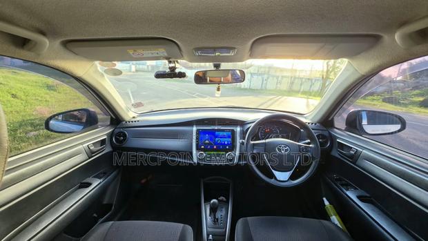 Toyota Corolla Fielder 1.5 Hybrid FWD 2016 White
