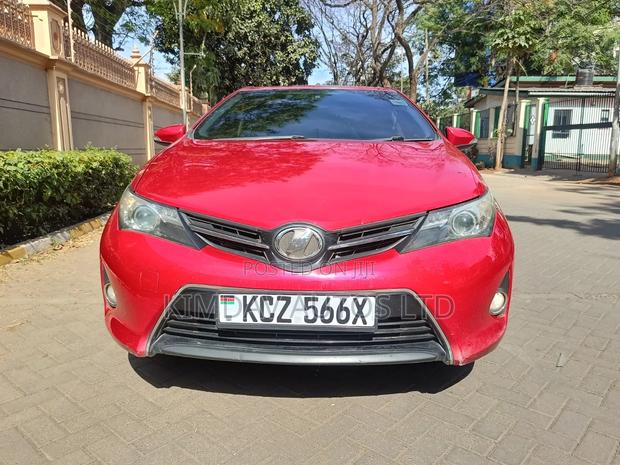 Toyota Auris 2013 Red