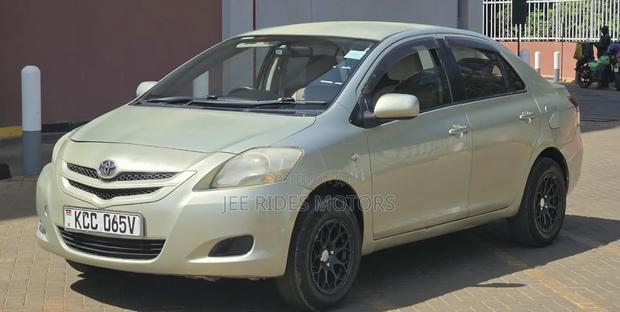 Toyota Belta 2008 Gold