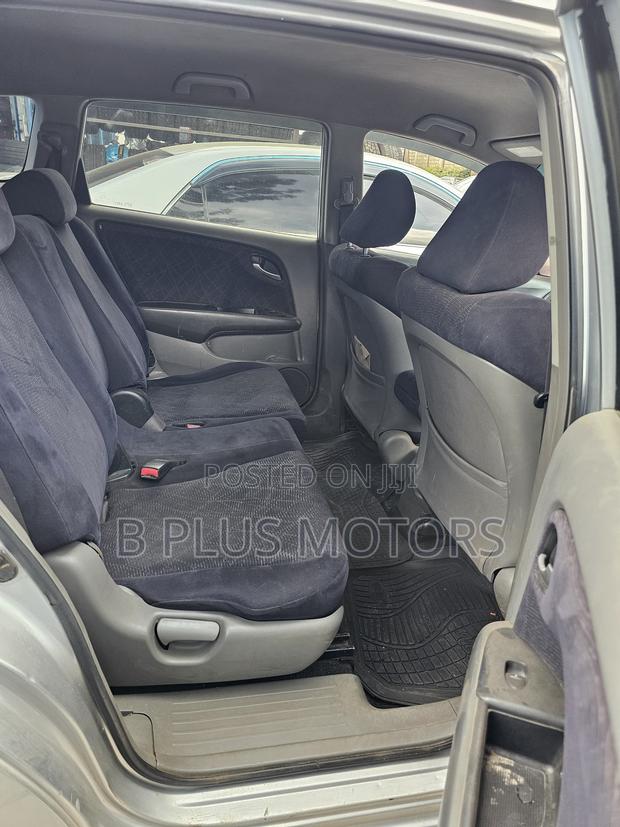 Honda Stream 2010 Silver
