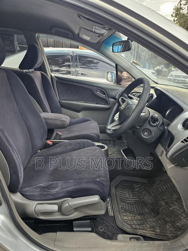 Honda Stream 2010 Silver