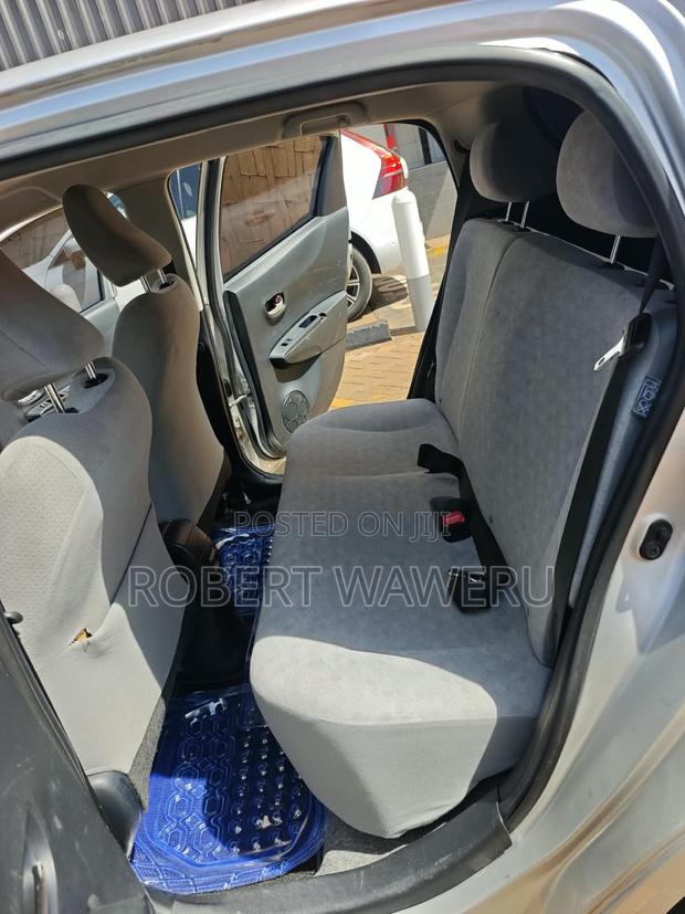 Toyota Vitz 2013 Silver