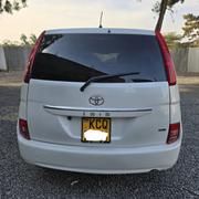 Toyota ISIS 1.8 L 2WD 2012 White for sale