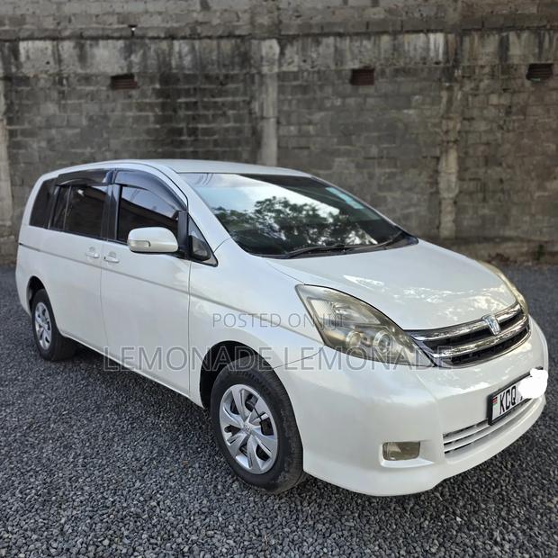 Toyota ISIS 1.8 L 2WD 2012 White