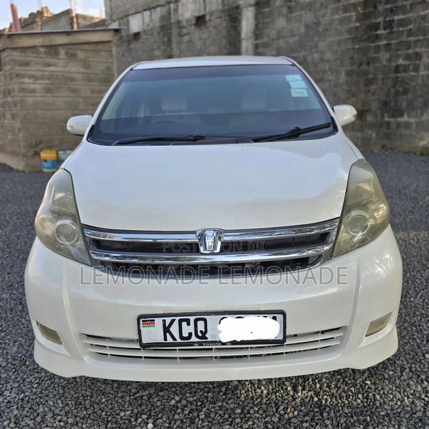 Toyota ISIS 1.8 L 2WD 2012 White