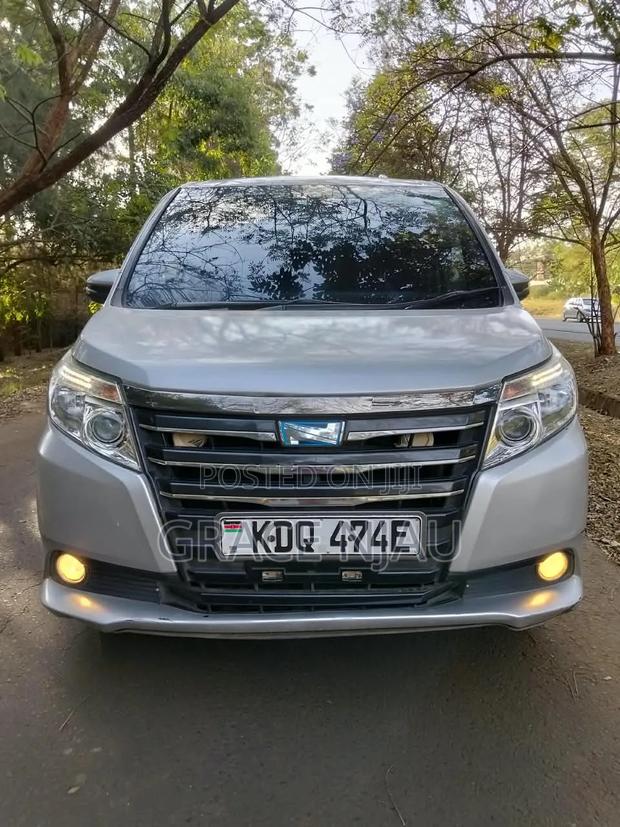 Toyota Noah 2.0 AWD (7 Seater) 2016 Silver