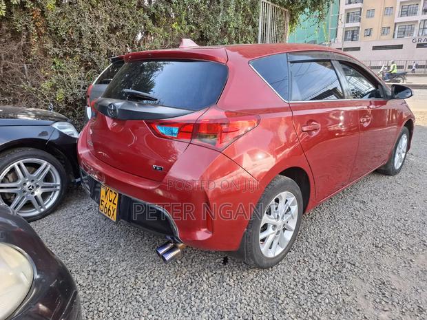 Toyota Auris 2013 Red