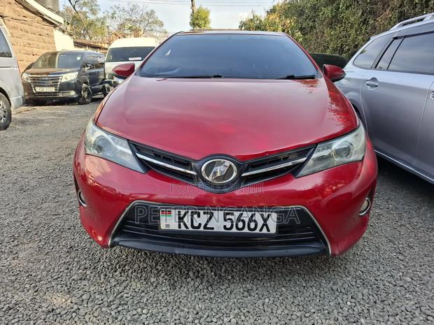 Toyota Auris 2013 Red