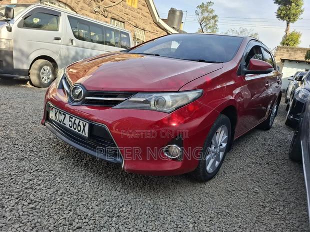 Toyota Auris 2013 Red