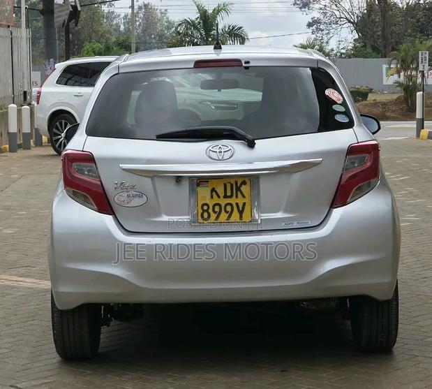 Toyota Vitz 2015 Silver