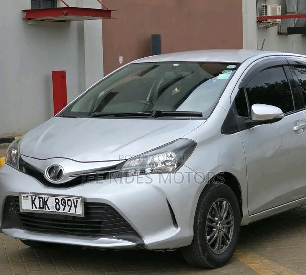 Toyota Vitz 2015 Silver