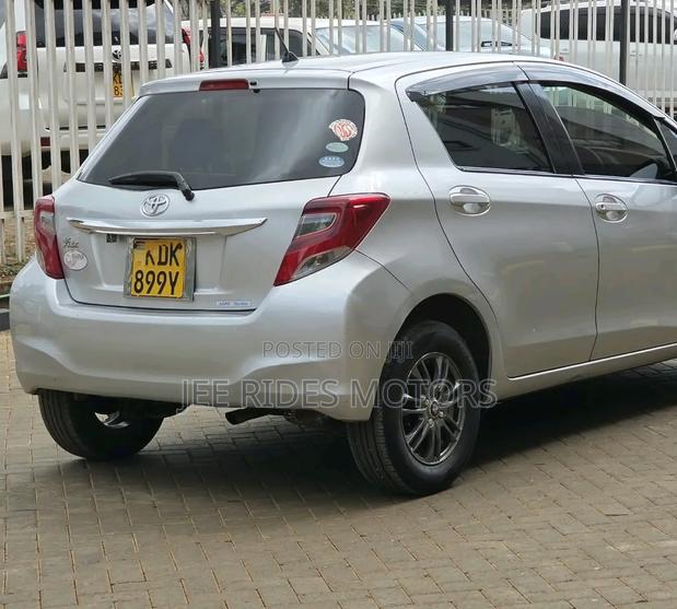 Toyota Vitz 2015 Silver