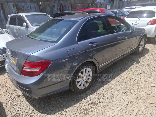 Mercedes-Benz C200 2012 Blue