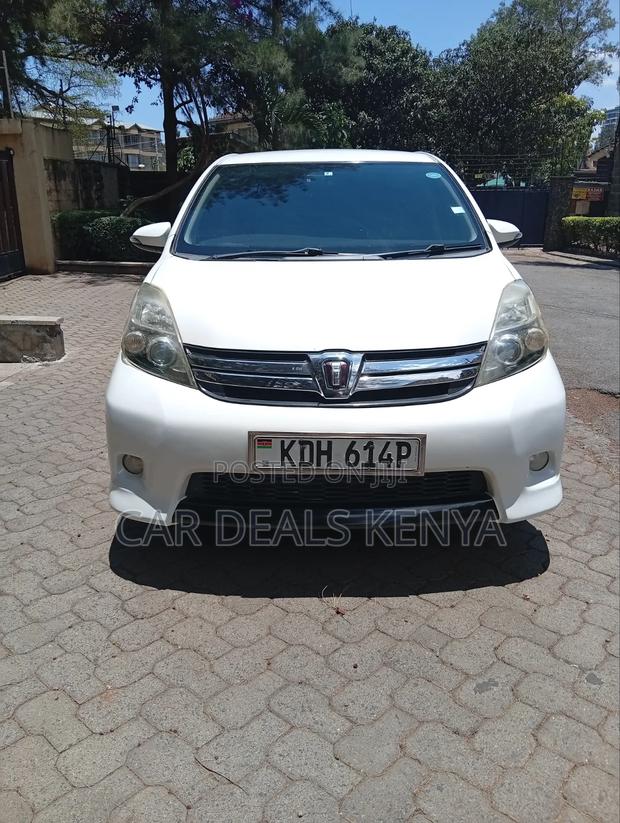 Toyota ISIS 1.8 L 2WD 2014 White