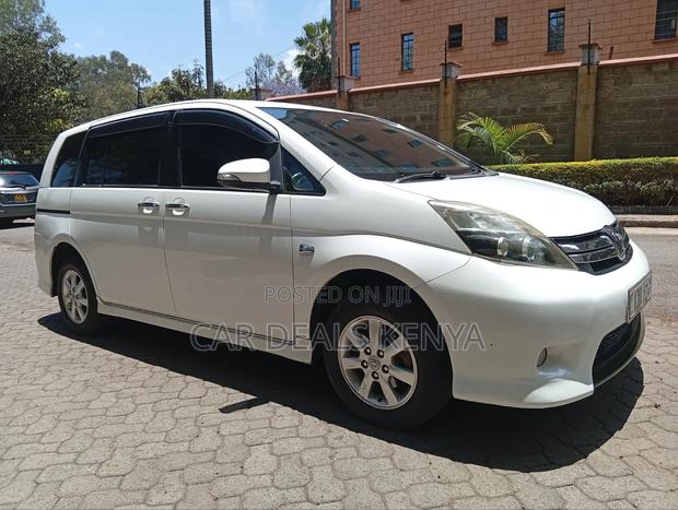Toyota ISIS 1.8 L 2WD 2014 White