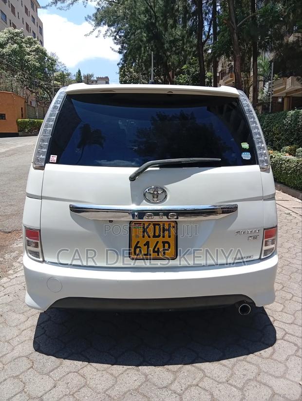 Toyota ISIS 1.8 L 2WD 2014 White