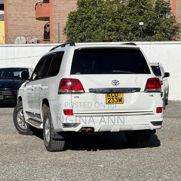 Toyota Land Cruiser 2012 White