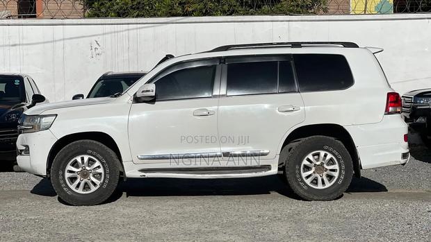Toyota Land Cruiser 2012 White