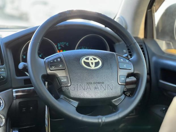 Toyota Land Cruiser 2012 White