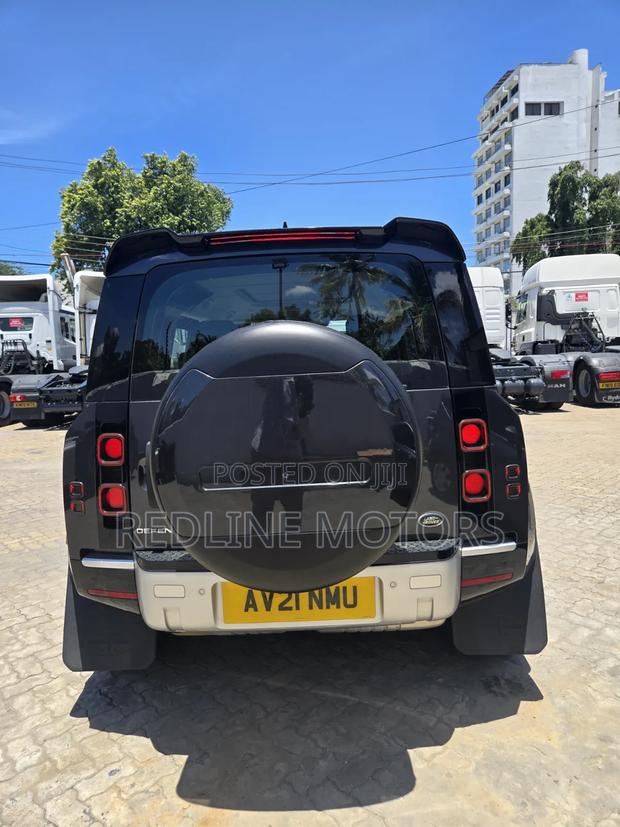Land Rover Defender SE 2021 Black