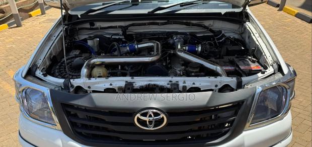 Toyota Hilux 2012 White