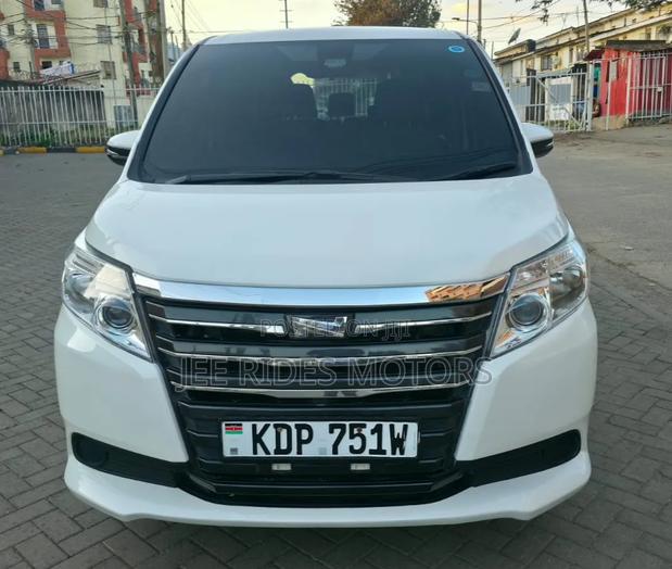 Toyota Noah 2017 Ivory