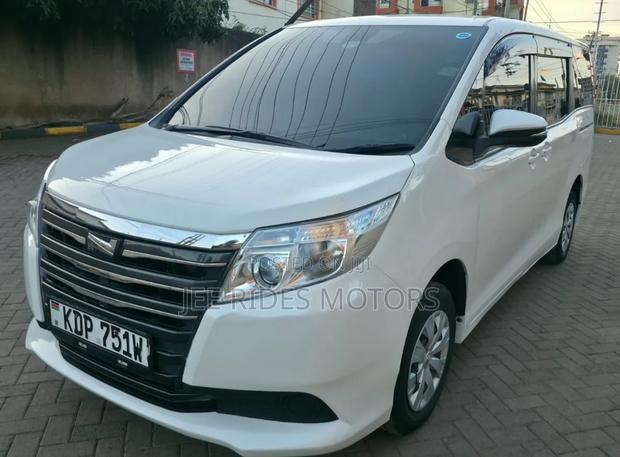Toyota Noah 2017 Ivory